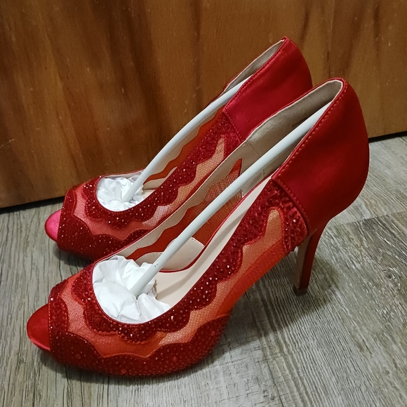 Like-New DREAM PAIRS Red Heels Sz 9 - Picture 4 of 16